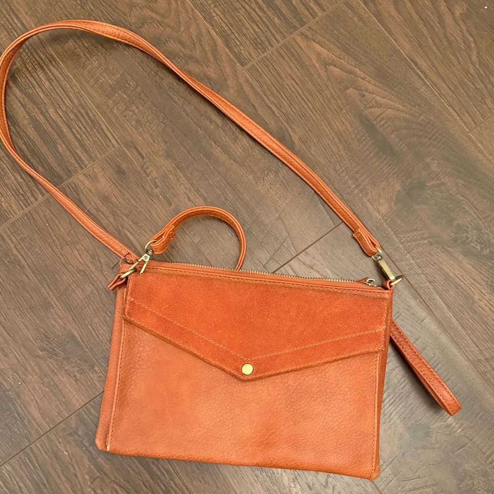 Elegant Tan Leather Crossbody Bag